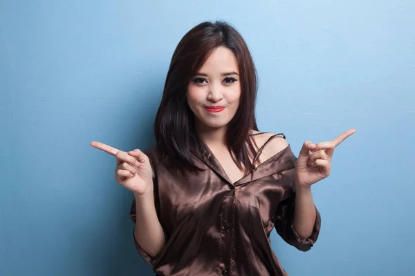 Young Asian woman point to left and right. — Stock Photo, Image