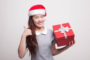 Asyalı kadın Yaşasın bir hediye kutusu ile.