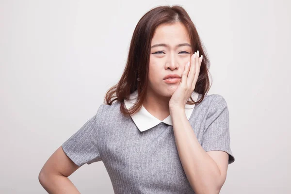 Jonge Aziatische vrouw kreeg kiespijn. — Stockfoto