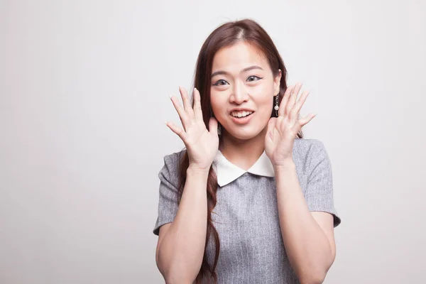 Shocked young Asian woman. — Stock Photo, Image