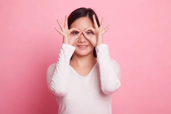 Asian woman do funny  double OK sign as glasses. — Stock Photo, Image