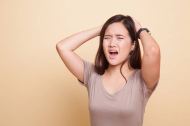 Stresli genç Asyalı işkadını çığlık.