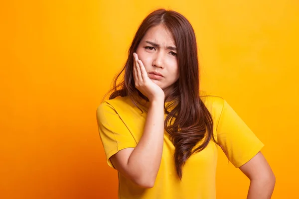 Young Asian woman got toothache. — Stock Photo, Image