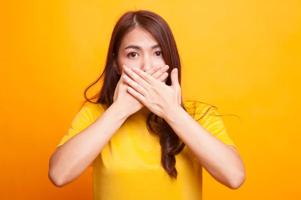 Schöne junge asiatische Frau schließen ihren Mund. — Stockfoto