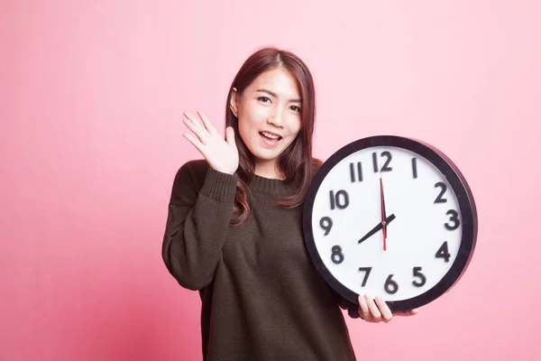 Happy Young Asian woman with a clock. — Stock Photo, Image