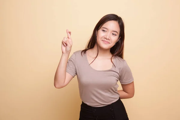 Bella giovane donna asiatica dito incrociato . — Foto Stock