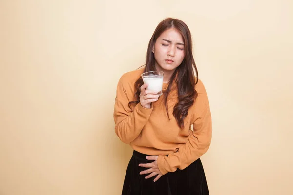 Asian woman drinking a glass of milk got stomachache. — Stock Photo, Image