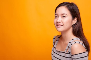 Asyalı güzel bir kadının portresi.