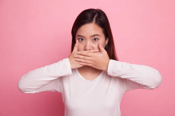 Bella giovane donna asiatica chiudere la bocca . — Foto Stock