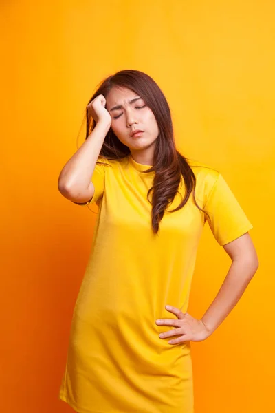 Young Asian woman got sick and  headache. — Stock Photo, Image