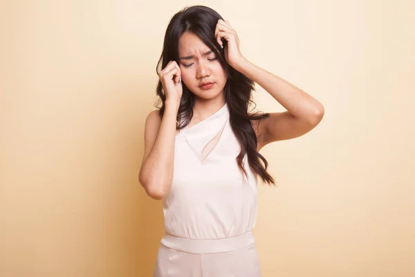 Young Asian woman got sick and  headache. — Stock Photo, Image