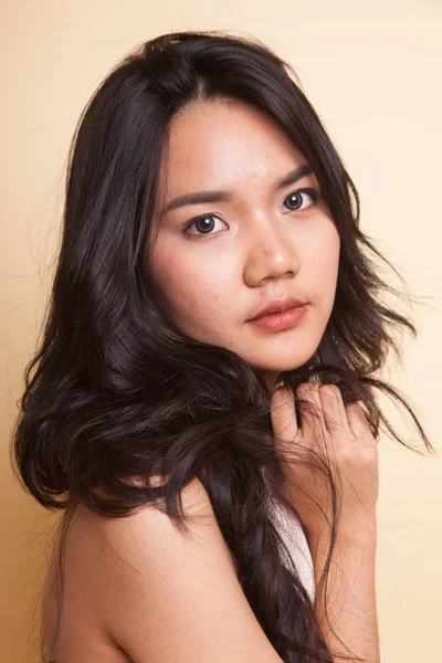Retrato de hermosa joven mujer asiática. — Foto de Stock