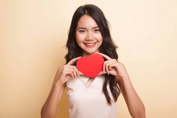 Asian woman with red heart. — Stock Photo, Image