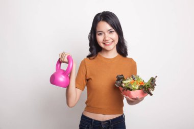 Dambıl ve salata ile sağlıklı Asyalı kadın.
