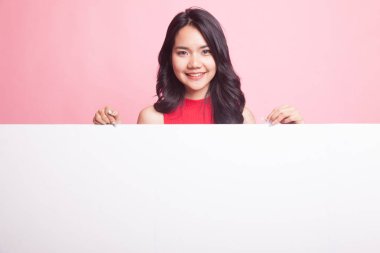 Boş işareti ile genç Asyalı kadın.