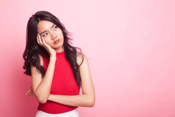 Hermosa joven asiática mujer llegar aburrido . — Foto de Stock