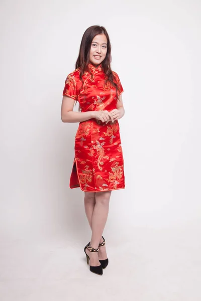 Asiatico ragazza in rosso cinese cheongsam abito — Foto Stock