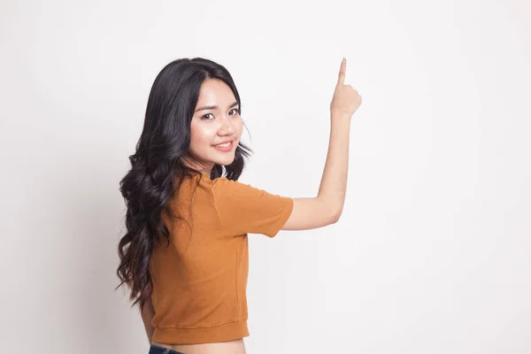 Costas da mulher asiática tocando a tela com o dedo . — Fotografia de Stock