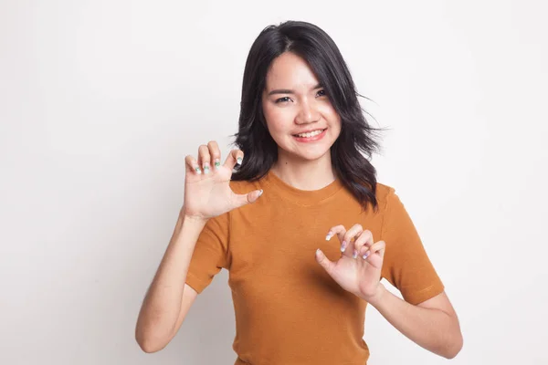 Giovane donna asiatica con le mani spettrali gesto . — Foto Stock