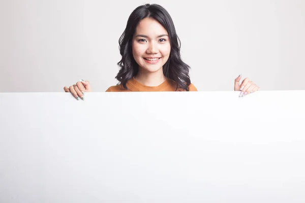 Giovane donna asiatica con segno bianco . — Foto Stock