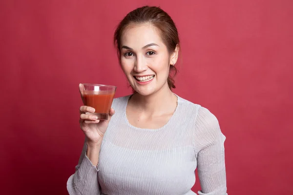 Young Asian woman drink tomato juice. — Stock Photo, Image