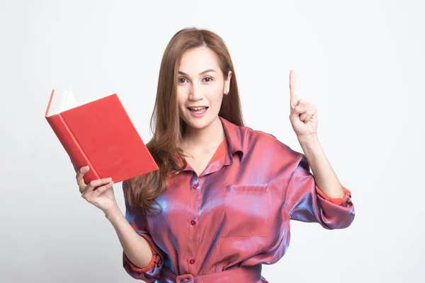 Junge asiatische Frau mit einem Buch haben eine Idee. — Stockfoto
