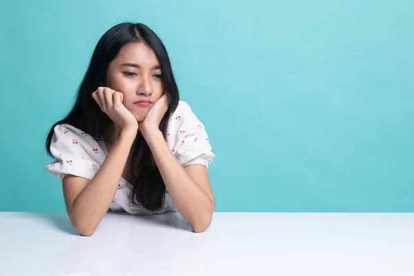 Asiática chica con triste emoción . —  Fotos de Stock