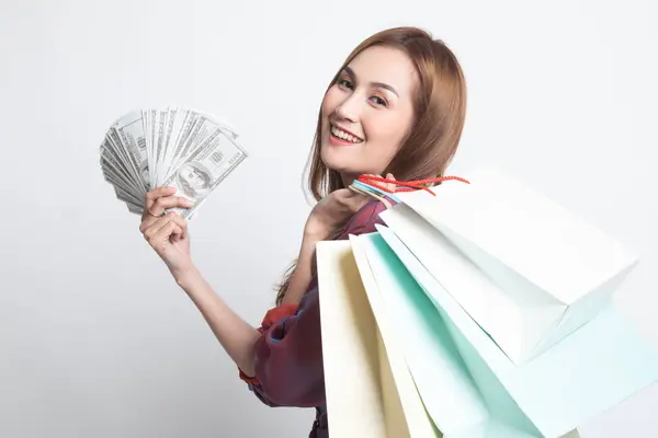 Retrato de una joven asiática mostrando un montón de billetes de dinero —  Fotos de Stock