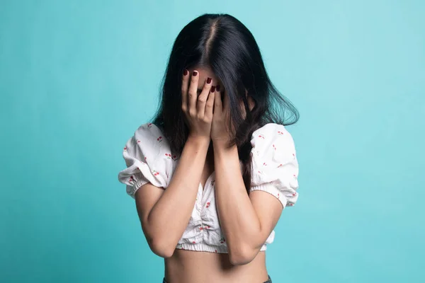 Triste Joven Asiática Llorando Con Palma Mano —  Fotos de Stock