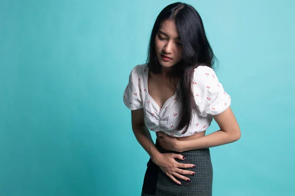 Jovem Mulher Asiática Tem Dor Estômago — Fotografia de Stock