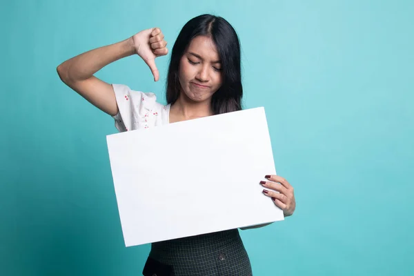 Jovem Ásia Mulher Mostrar Polegares Para Baixo Com Branco Branco — Fotografia de Stock