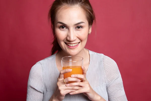 Young Asian woman drink orange juice. — Stock Photo, Image