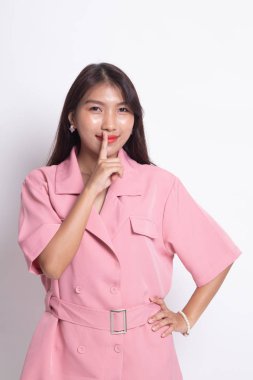 Asyalı kız gülümseme gösteri oldukça el işareti.