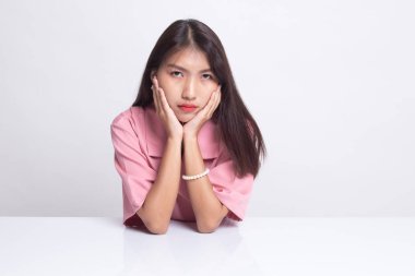 Asyalı kız üzgün bir duygu ile.