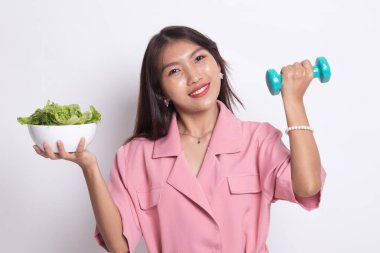 Dambıl ve salata ile sağlıklı Asyalı kadın.