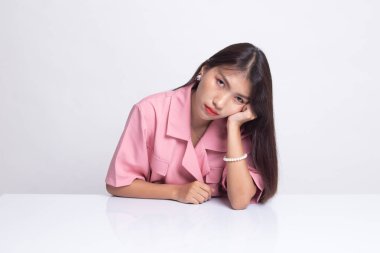 Asyalı kız sıkıcı olmaya başladı.