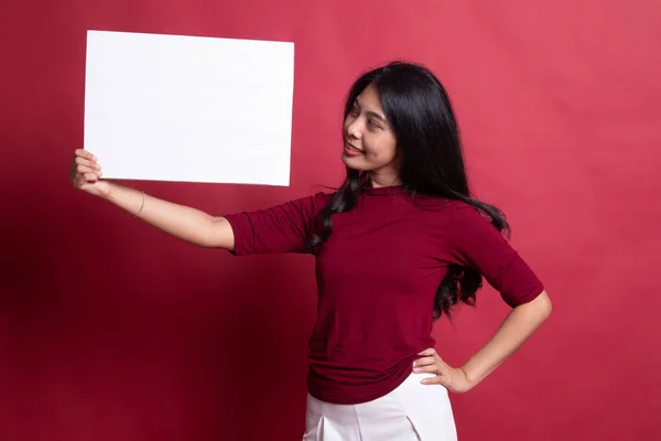 Young Asian woman with  white blank sign. — Stock Photo, Image