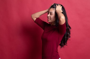 Stresli genç Asyalı işkadını çığlık.