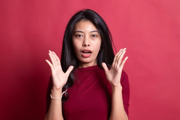 Sorprendido joven asiático mujer . —  Fotos de Stock