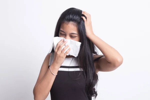 Młoda kobieta Azji dostał chory i grypy. — Zdjęcie stockowe