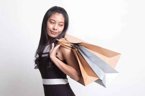 Joven mujer asiática feliz con bolsa de compras . —  Fotos de Stock