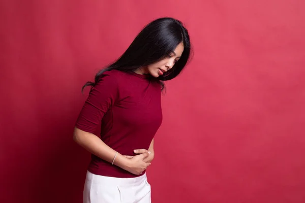 Joven asiática mujer got stomachache . — Foto de Stock