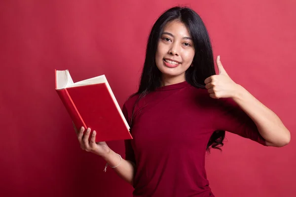 Junge asiatische Frau Daumen nach oben mit einem Buch. — Stockfoto