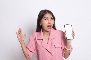 Cep telefonlu genç Asyalı kadın..