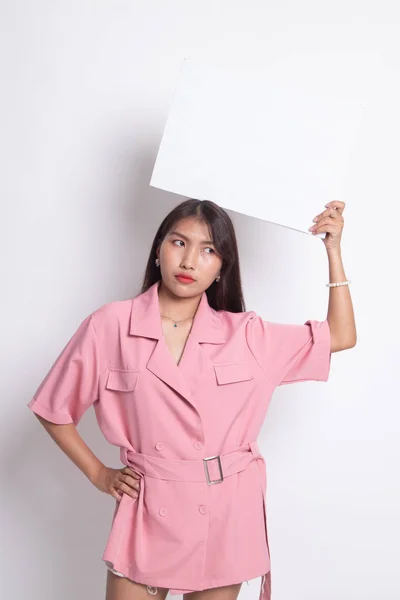 Joven mujer asiática con blanco signo en blanco . — Foto de Stock