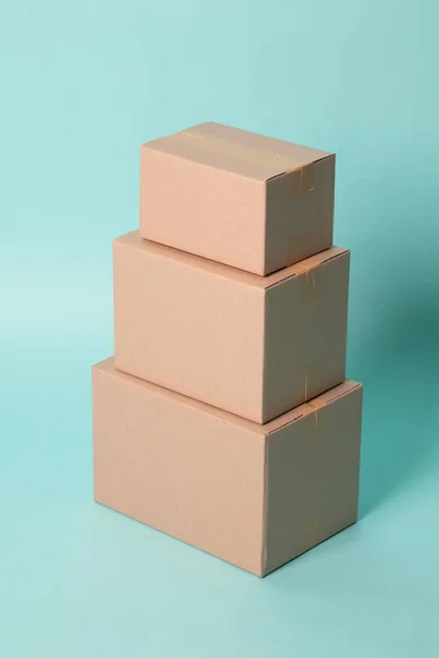 Pile of various size taped up  cardboard boxes — Stockfoto