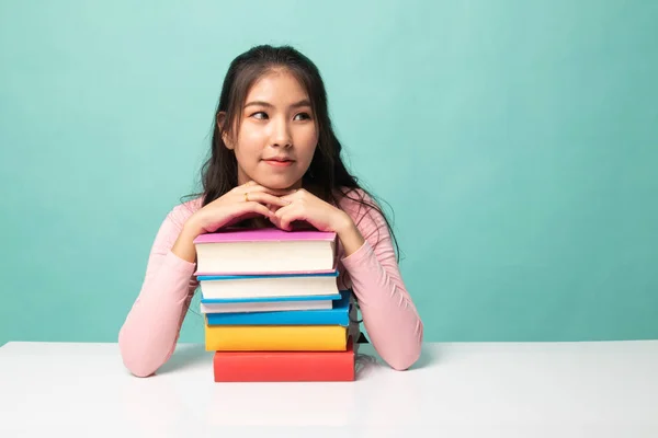 Gelukkig Jong Aziatisch Vrouw Lees Een Boek Met Boeken Tafel — Stockfoto