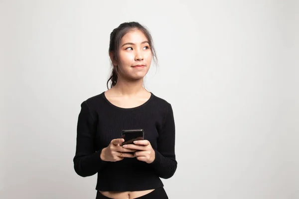 Молоді Азіатські Жінки Мобільного Телефону Білому Тлі — стокове фото