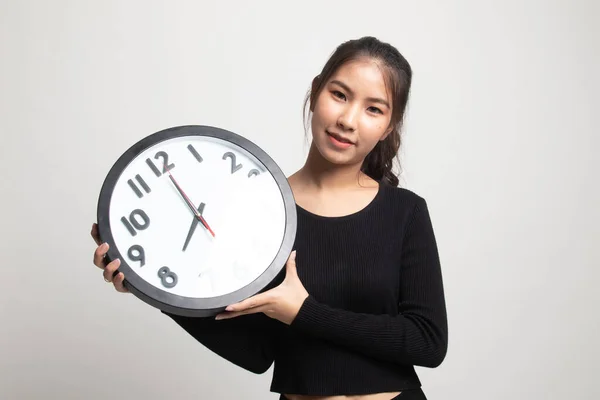 Joven Mujer Asiática Con Reloj Sobre Fondo Blanco —  Fotos de Stock