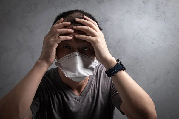 Zieke Aziatische Man Met Chirurgisch Masker Griepvirus Pm2 Stofluchtvervuiling Grijze — Stockfoto